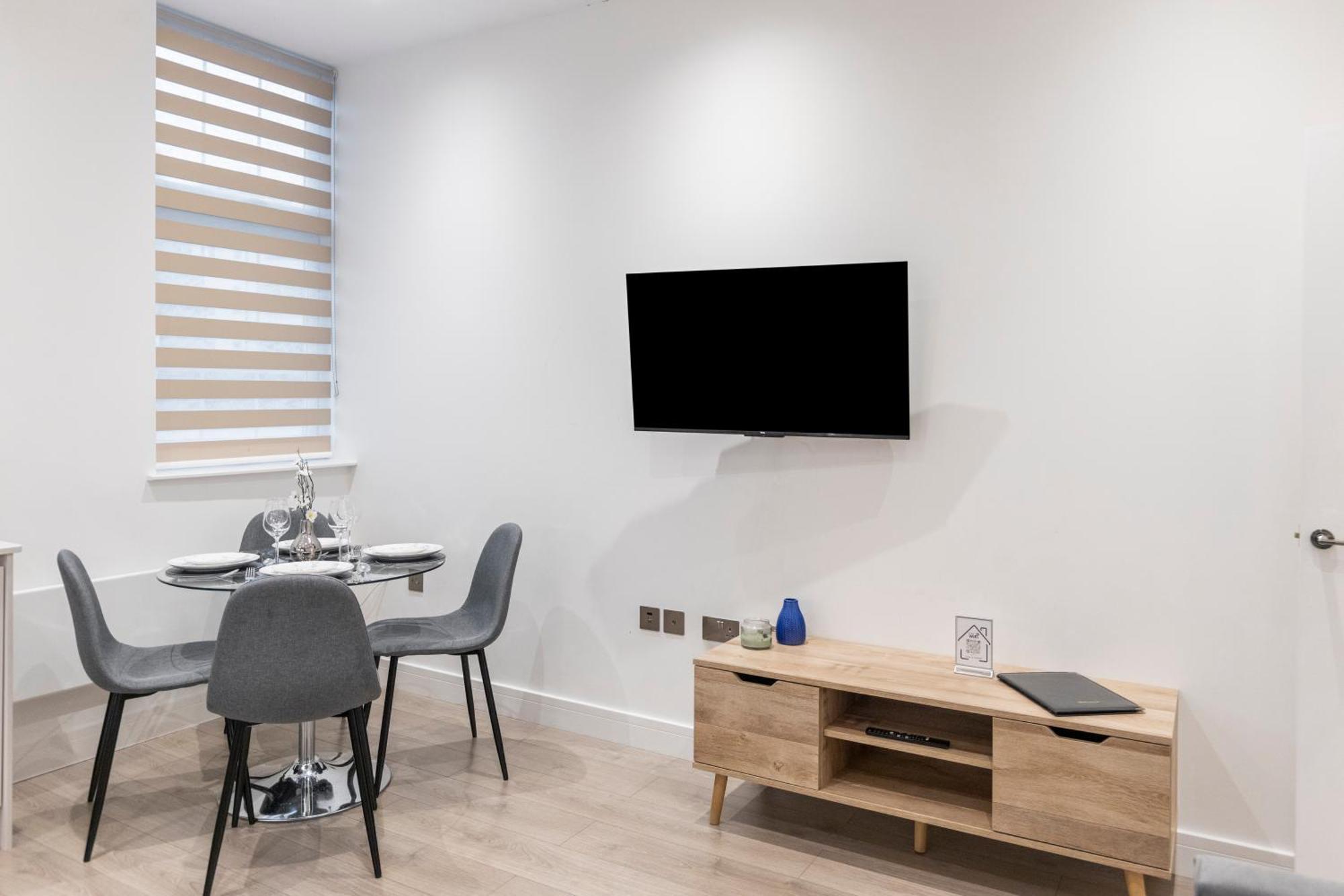 Welcoming And Spacious Apartment- Excellent Location لندن المظهر الخارجي الصورة