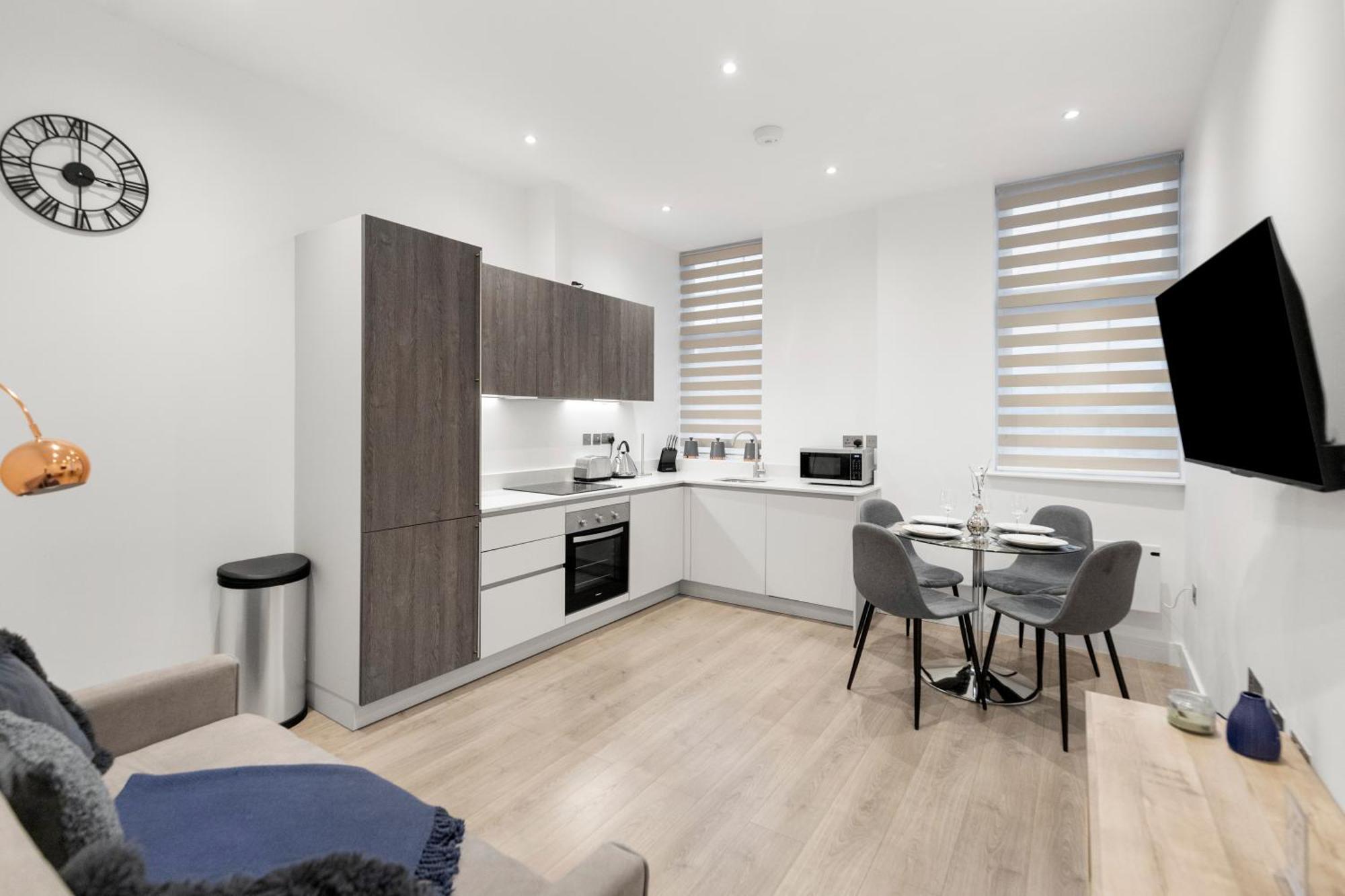 Welcoming And Spacious Apartment- Excellent Location لندن المظهر الخارجي الصورة