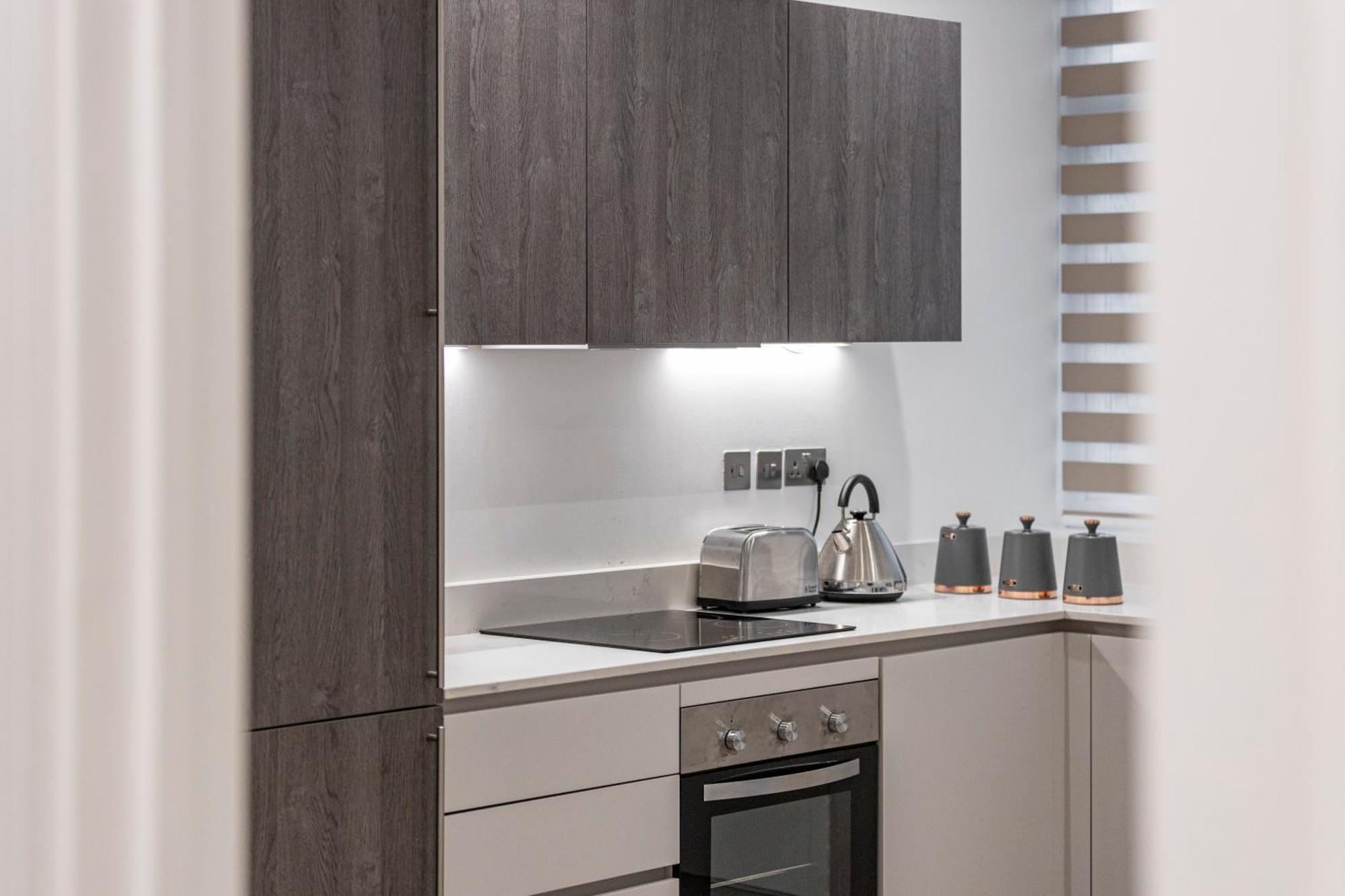 Welcoming And Spacious Apartment- Excellent Location لندن المظهر الخارجي الصورة