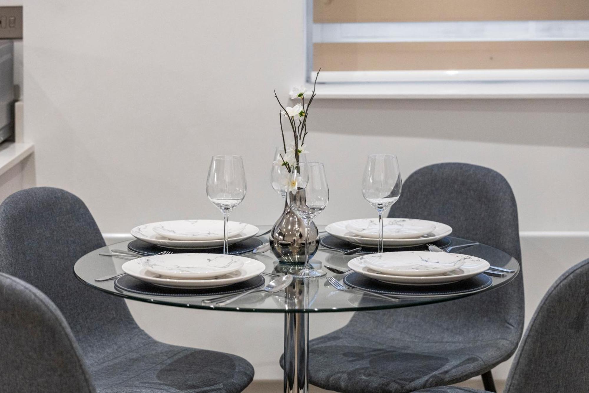 Welcoming And Spacious Apartment- Excellent Location لندن المظهر الخارجي الصورة