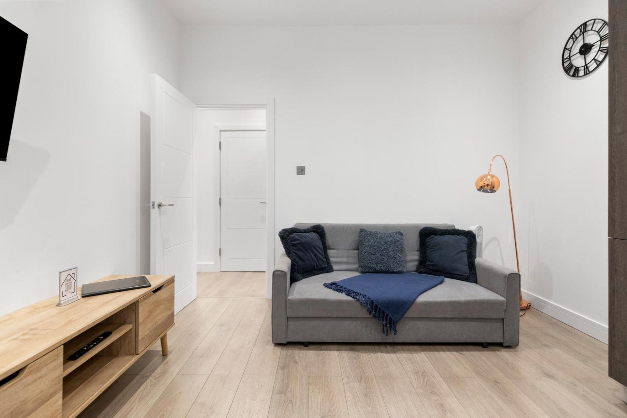 Welcoming And Spacious Apartment- Excellent Location لندن المظهر الخارجي الصورة